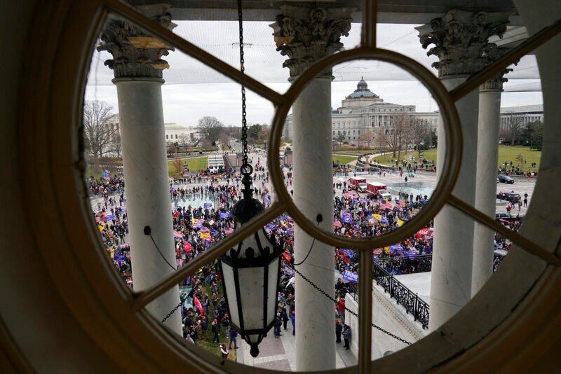 Protesters close in on the U.S. Capitol, Jan. 6, 2021. (AP Photo/Andrew Harnik)